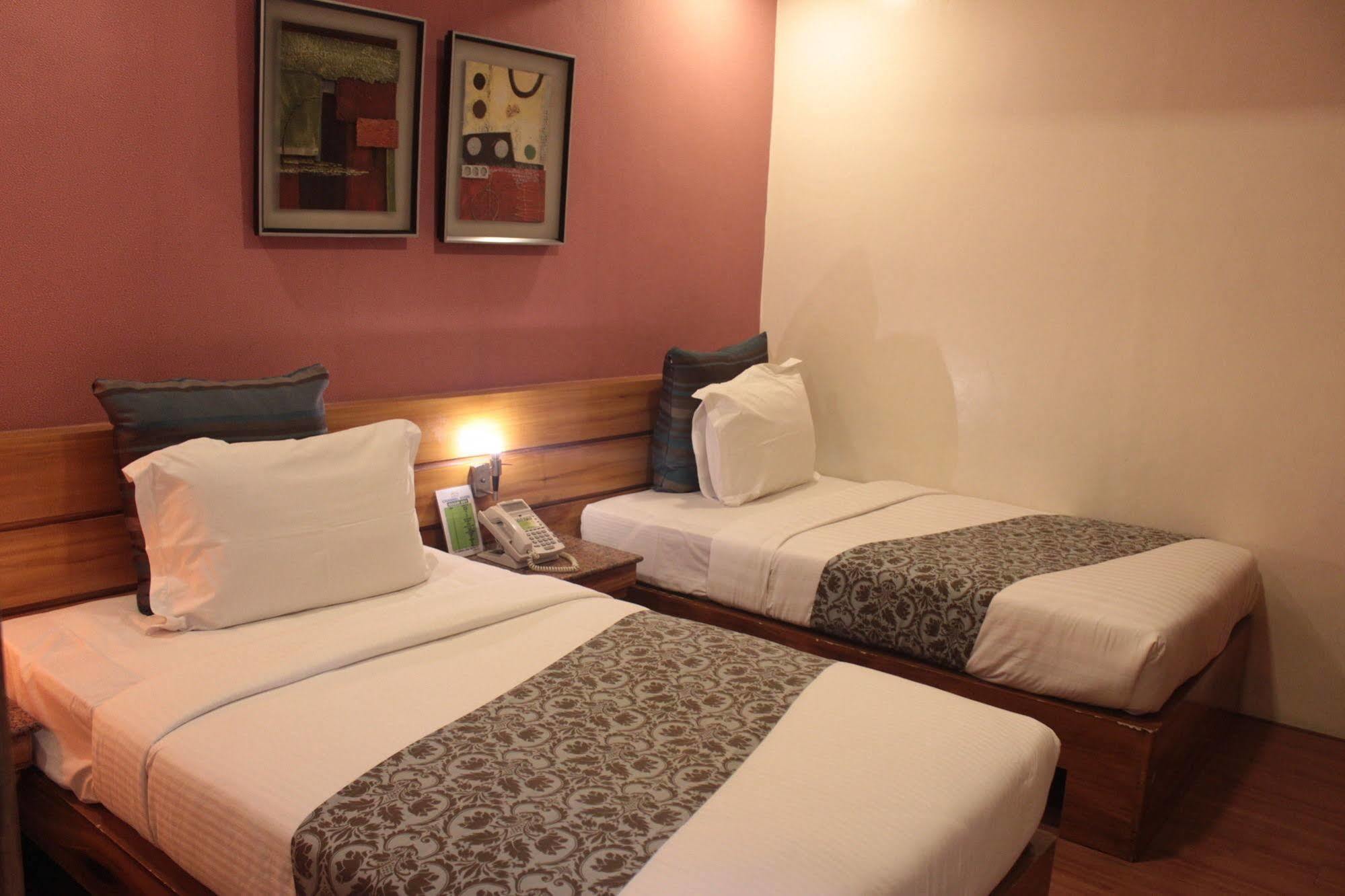 Pghi Hotel Quezon City Kültér fotó